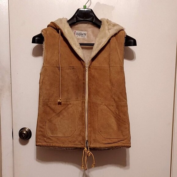 Dawns Fashions Womans  Suede Vest  Fur like lining  Sz 7 1 Flaw Tan Suede - Picture 1 of 9